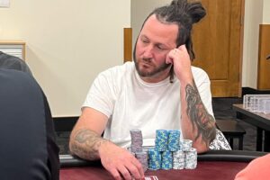 Phillip Krnyaich plays poker with left hand to head.